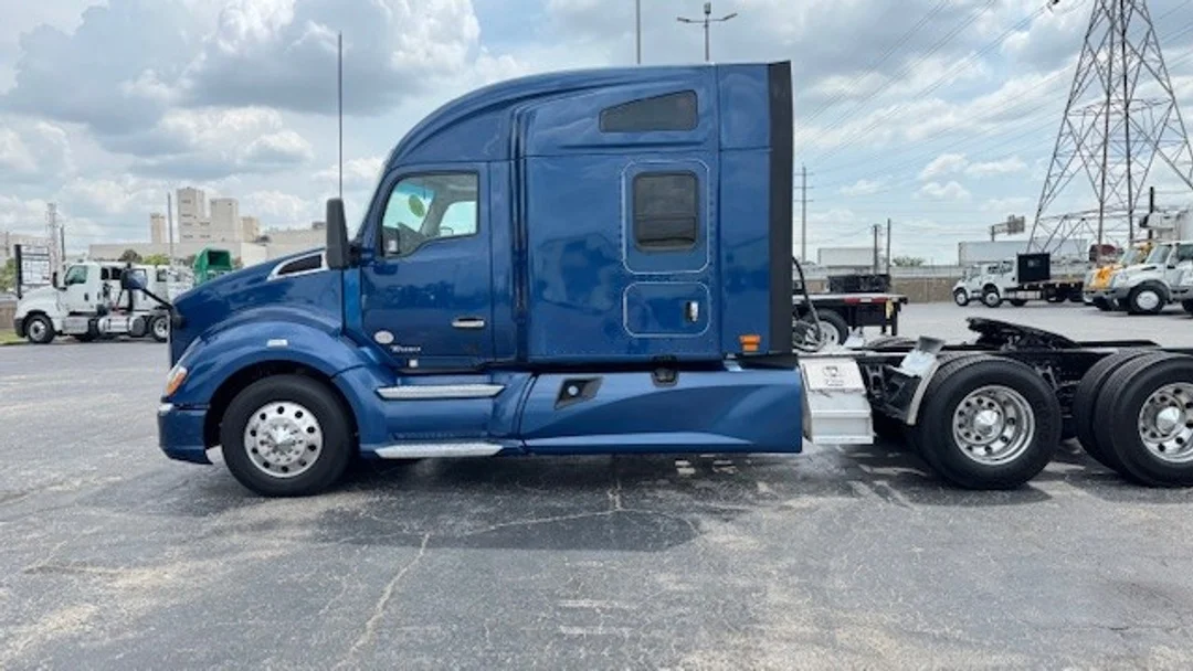 2019 Kenworth T680 - image 9