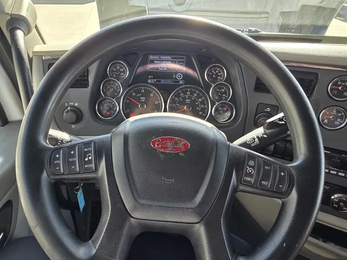 2021 Peterbilt 579 - image 15