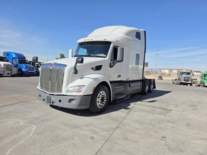 2021 Peterbilt 579 - image 2