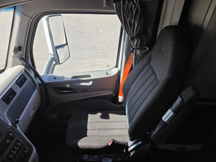 2021 Peterbilt 579 - image 18
