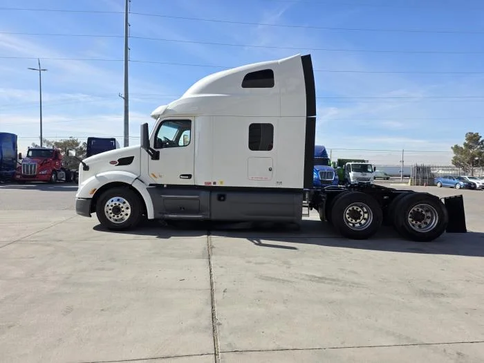 2021 Peterbilt 579 - image 10