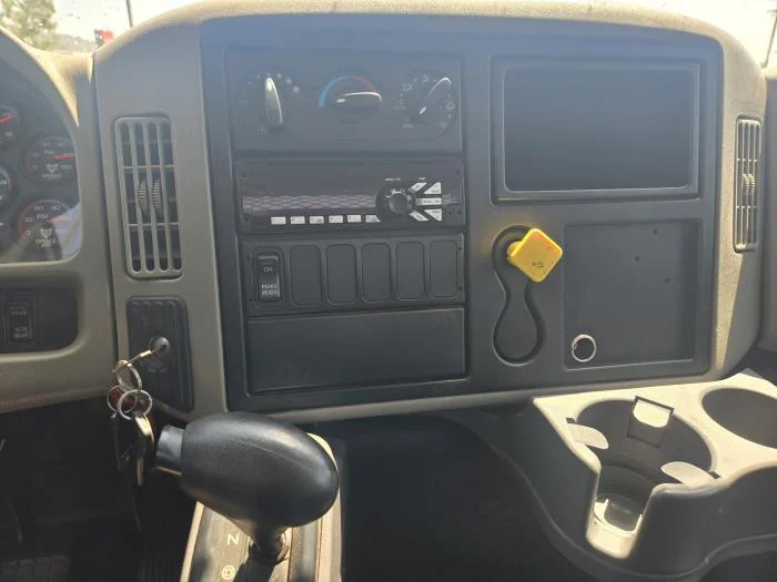 2019 International 4300 — photo 11
