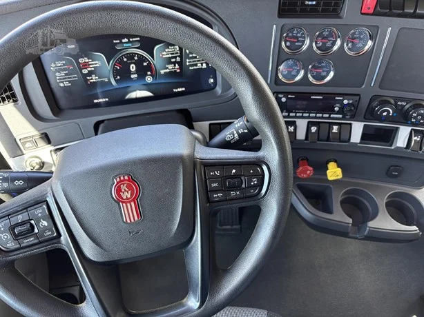 2023 Kenworth T680 in Salt Lake City, UT — photo 9