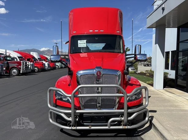 2023 Kenworth T680 in Salt Lake City, UT — photo 4