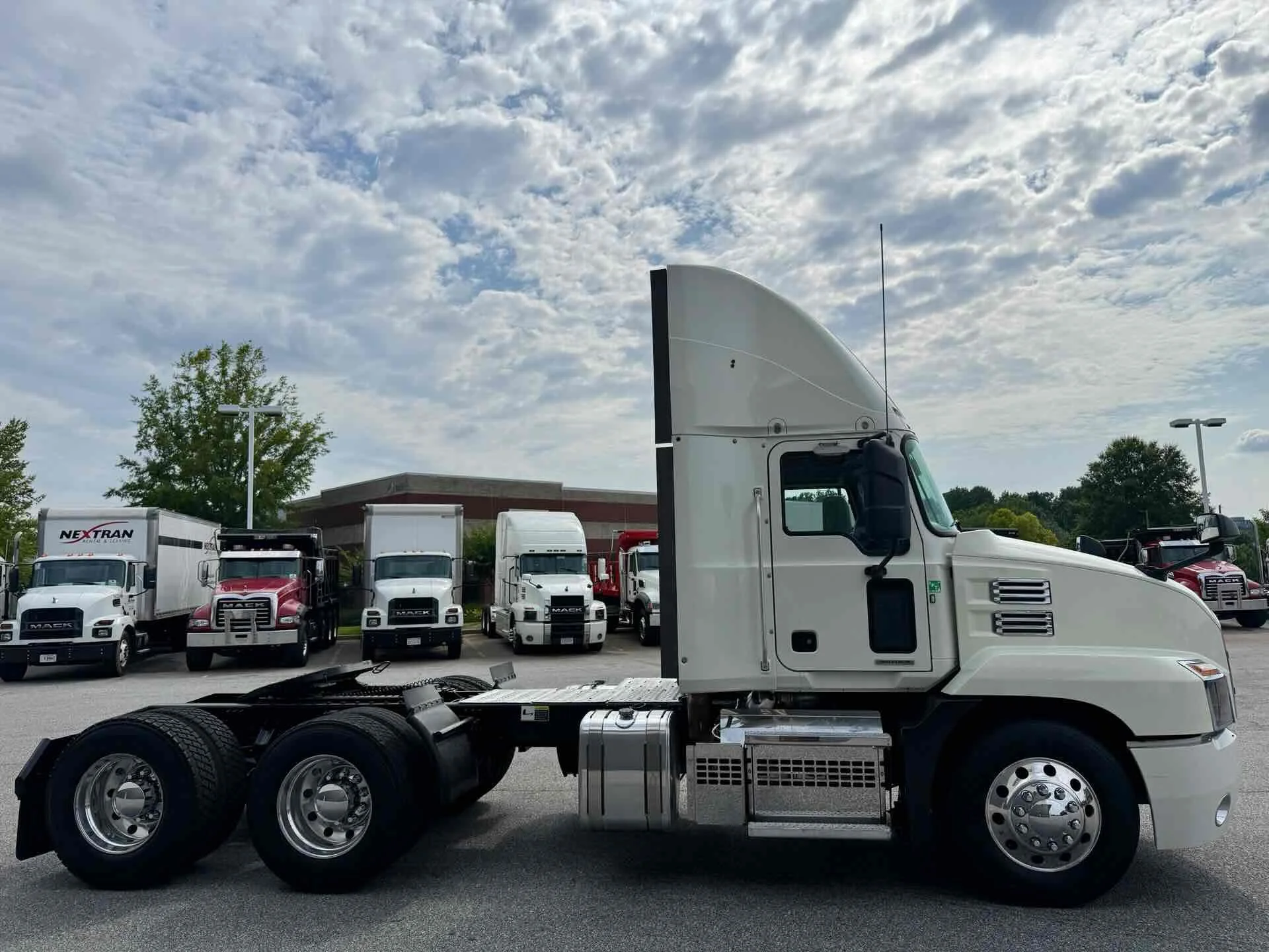 2022 Mack Anthem in Duluth, GA — photo 6