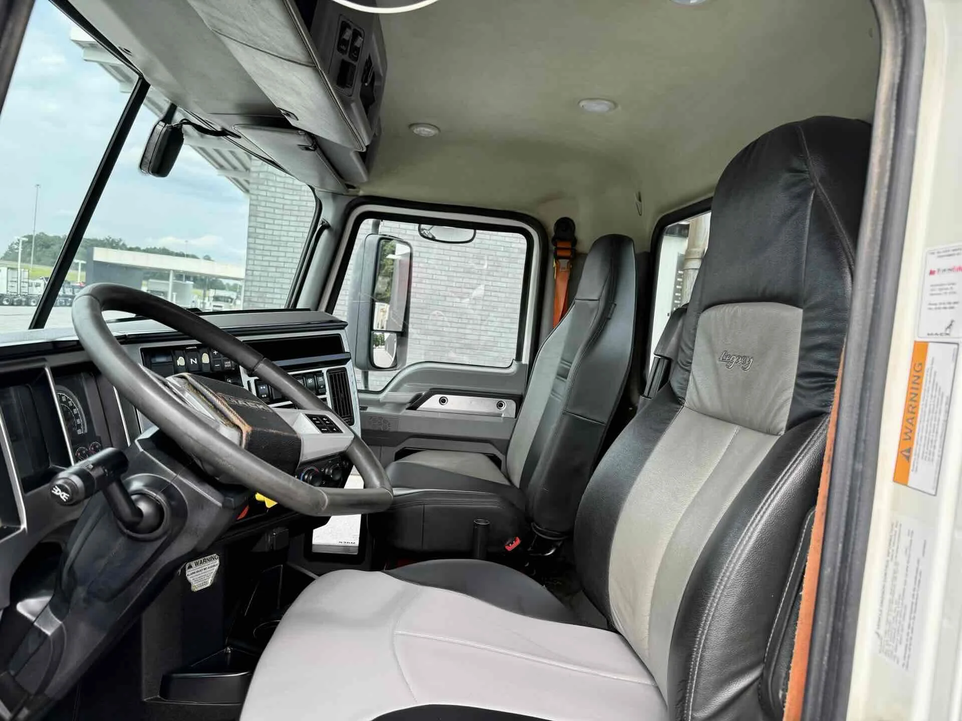 2022 Mack Anthem in Duluth, GA — photo 11
