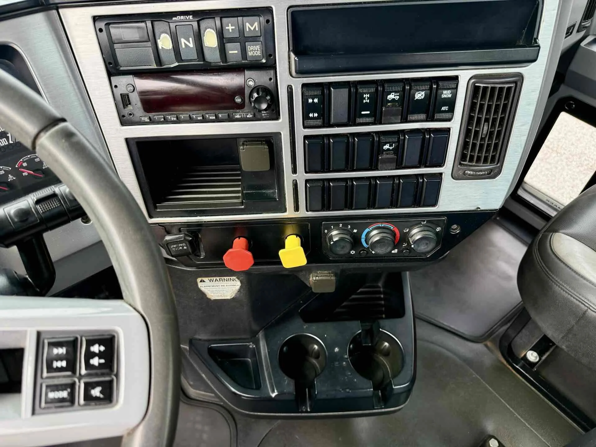 2022 Mack Anthem in Duluth, GA — photo 13