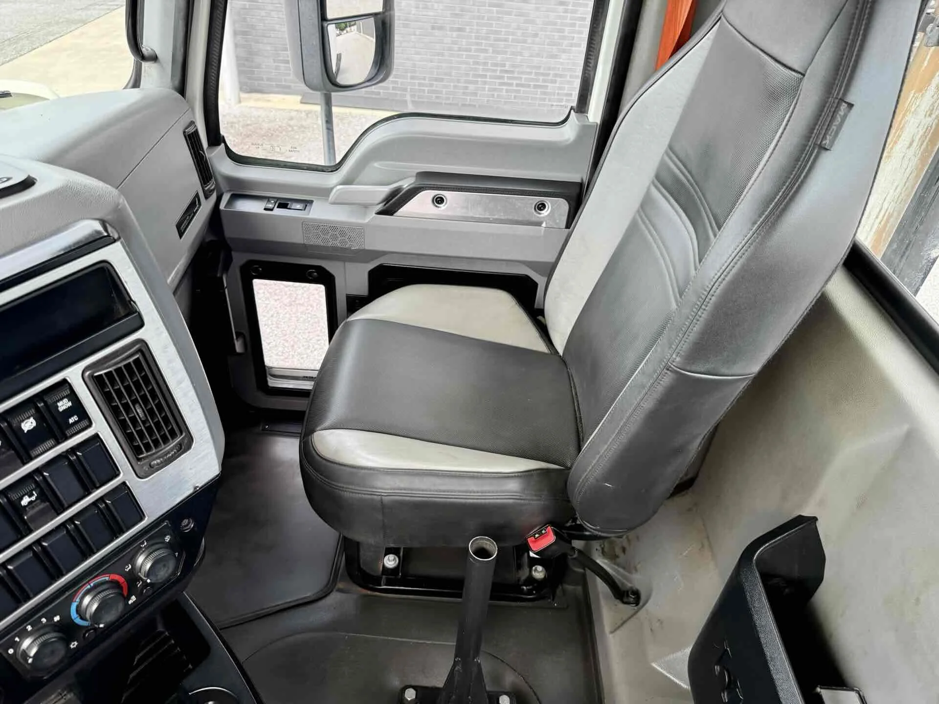 2022 Mack Anthem in Duluth, GA — photo 14
