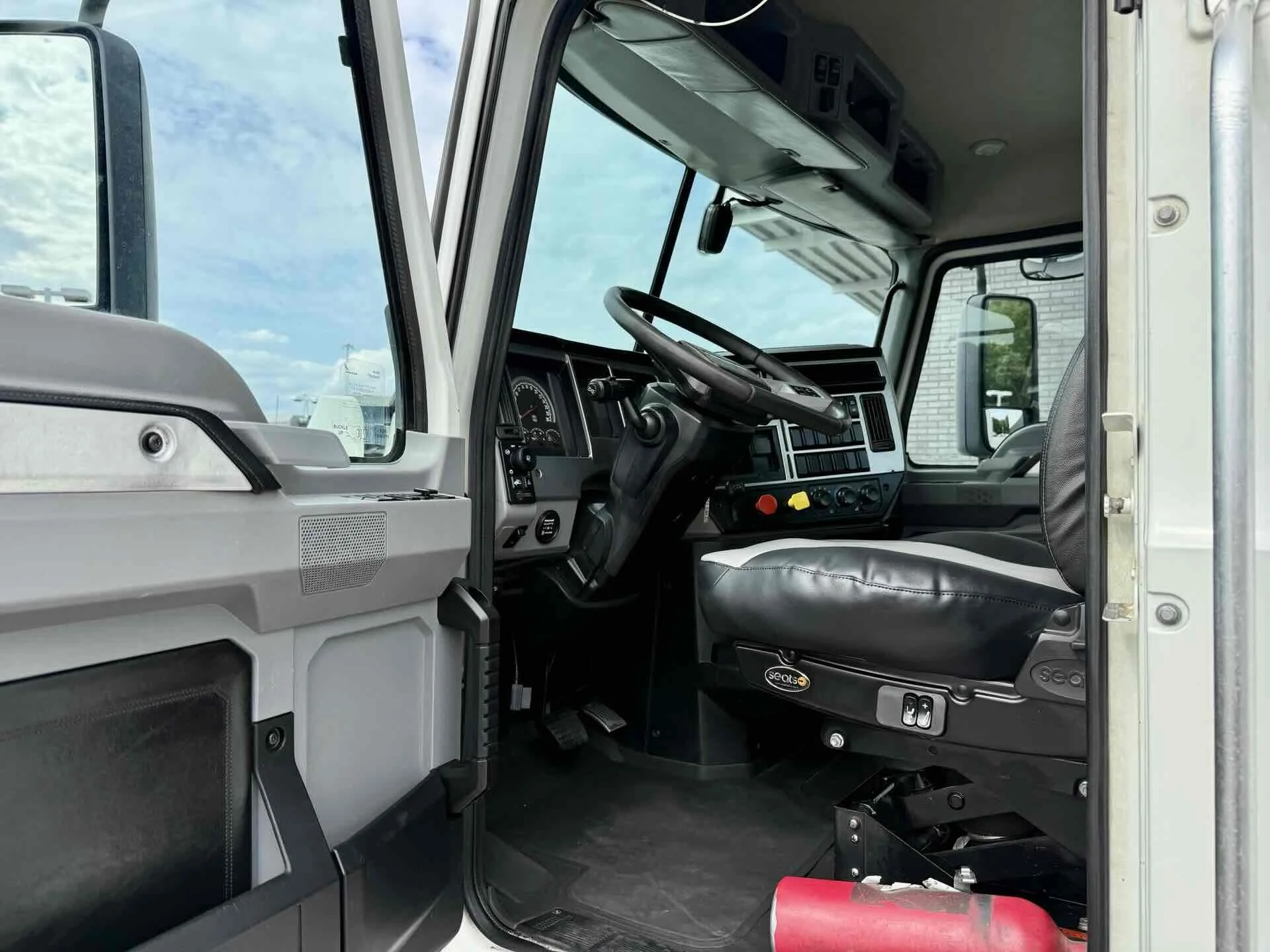 2022 Mack Anthem in Duluth, GA — photo 10