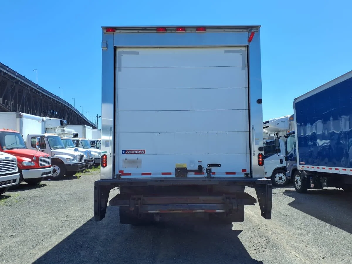 2018 Isuzu NRR - image 5