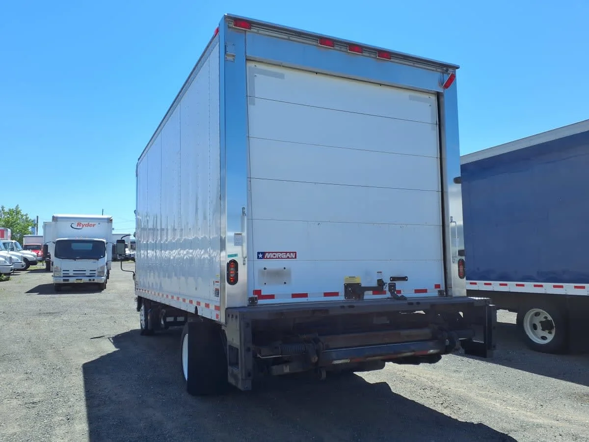 2018 Isuzu NRR - image 6