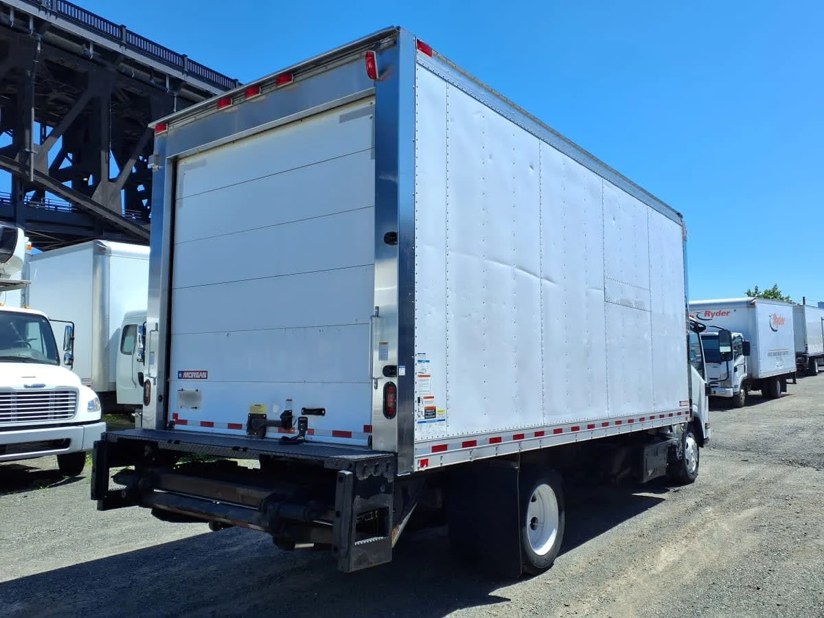 2018 Isuzu NRR - image 4