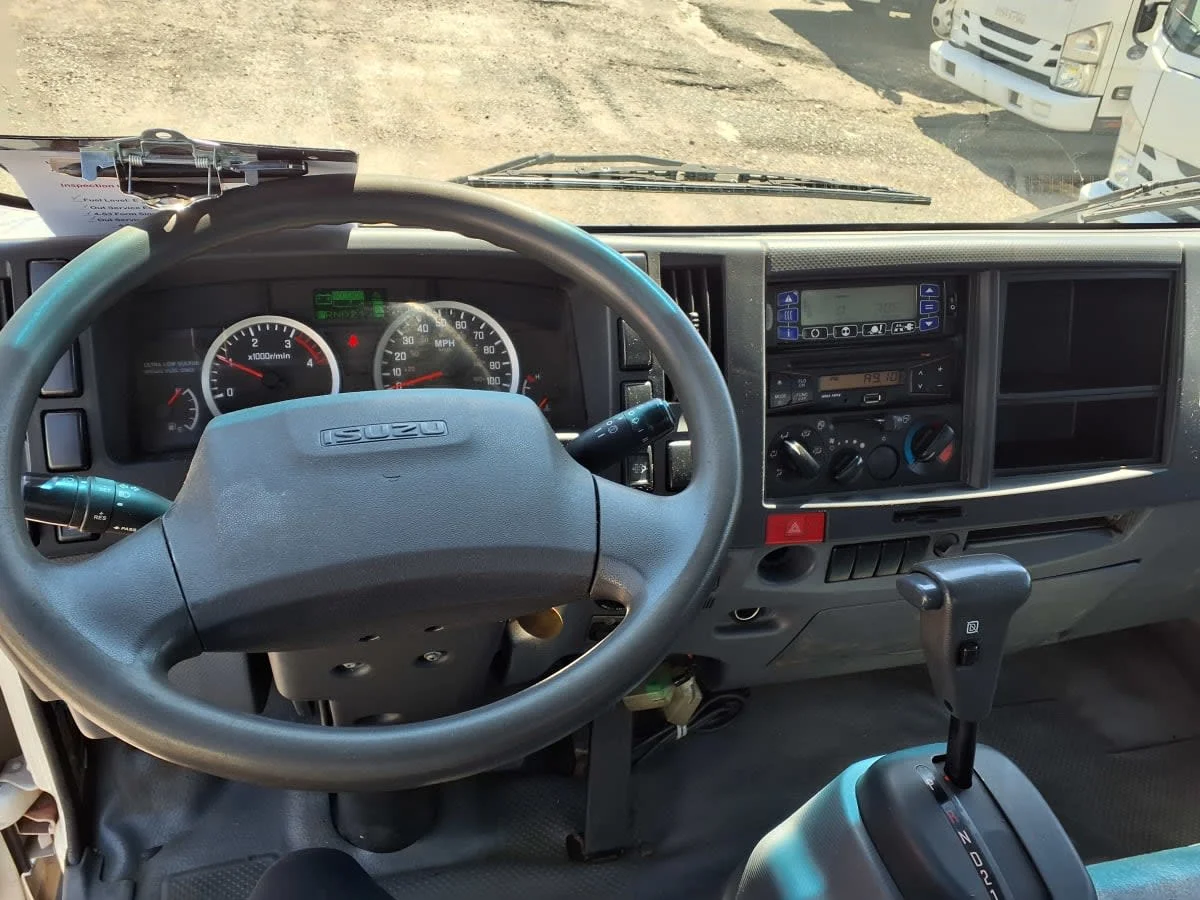 2018 Isuzu NRR in Newark, NJ — photo 8