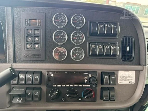2023 Peterbilt 389 in Springville, UT — photo 15