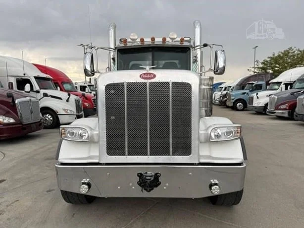 2023 Peterbilt 389 in Springville, UT — photo 2