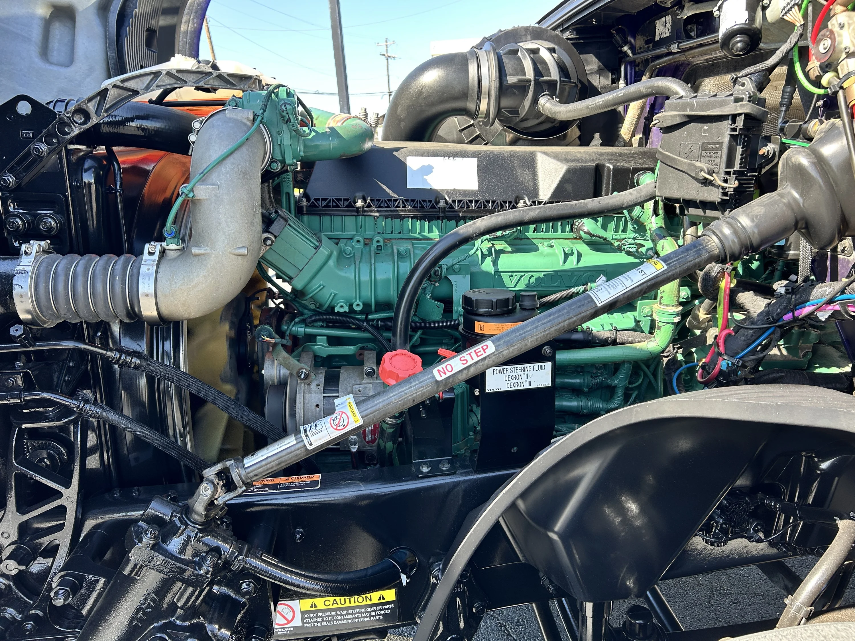 2019 Volvo VNL 860 - image 18