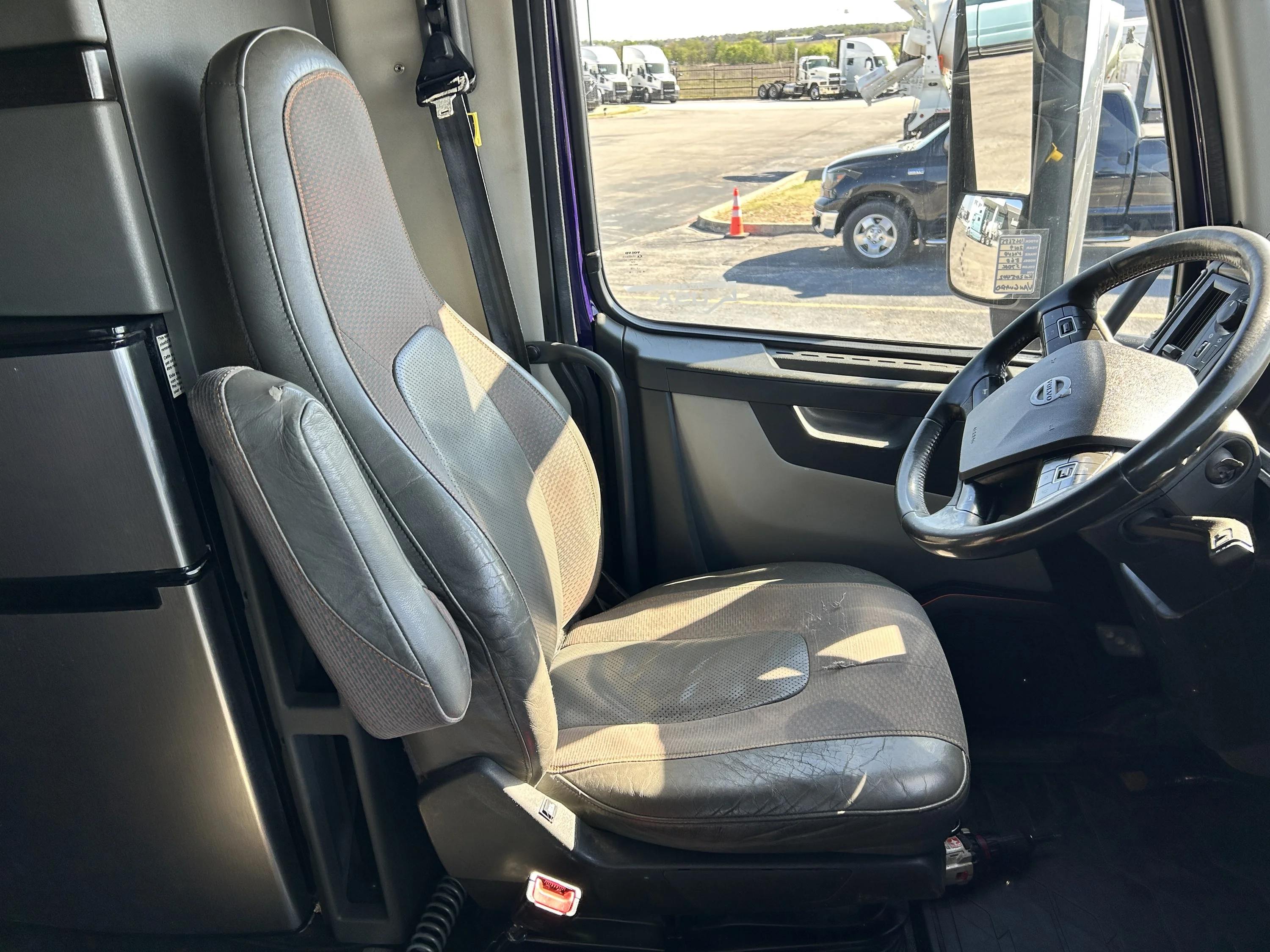 2019 Volvo VNL 860 - image 43