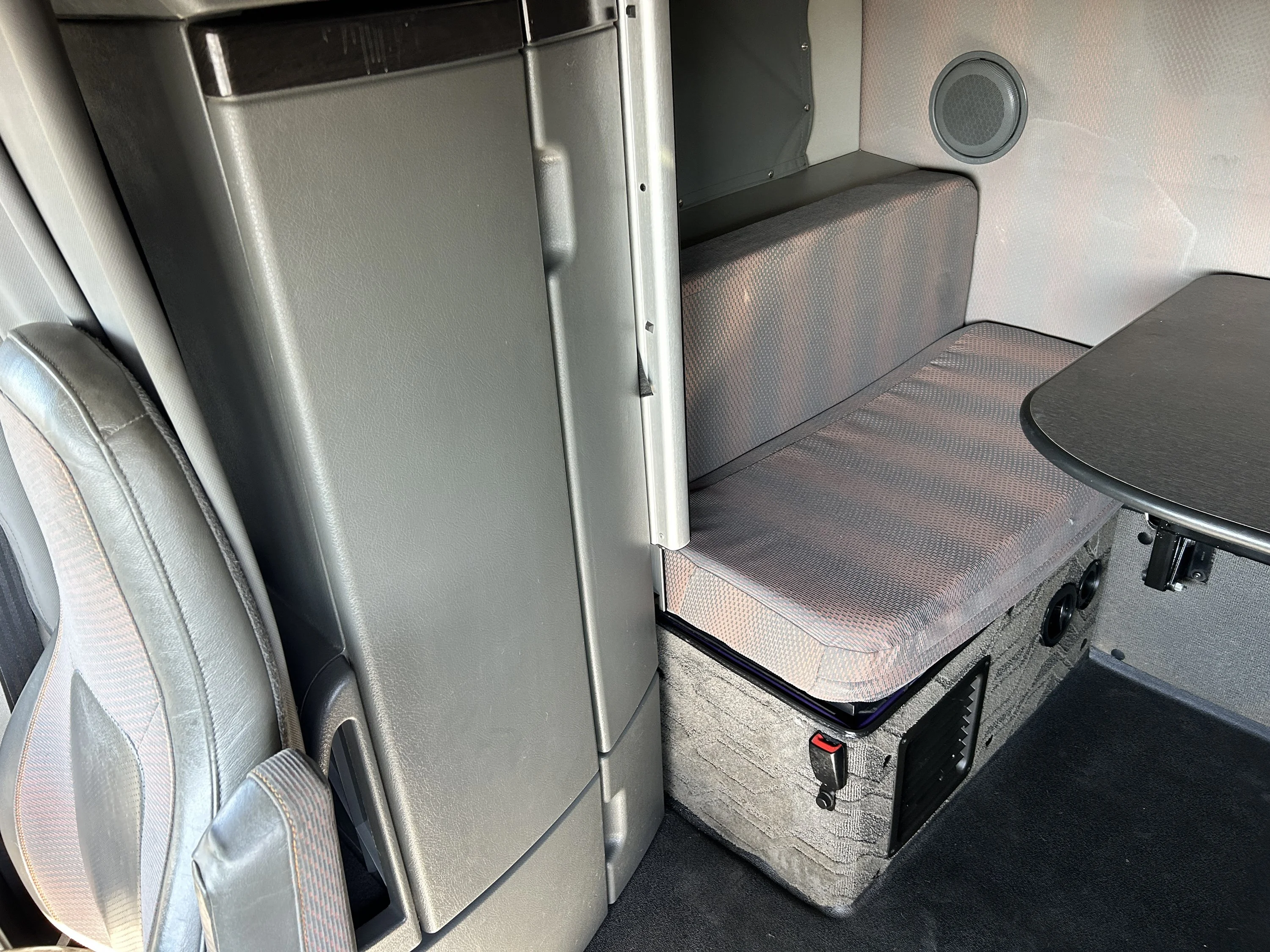 2019 Volvo VNL 860 - image 34