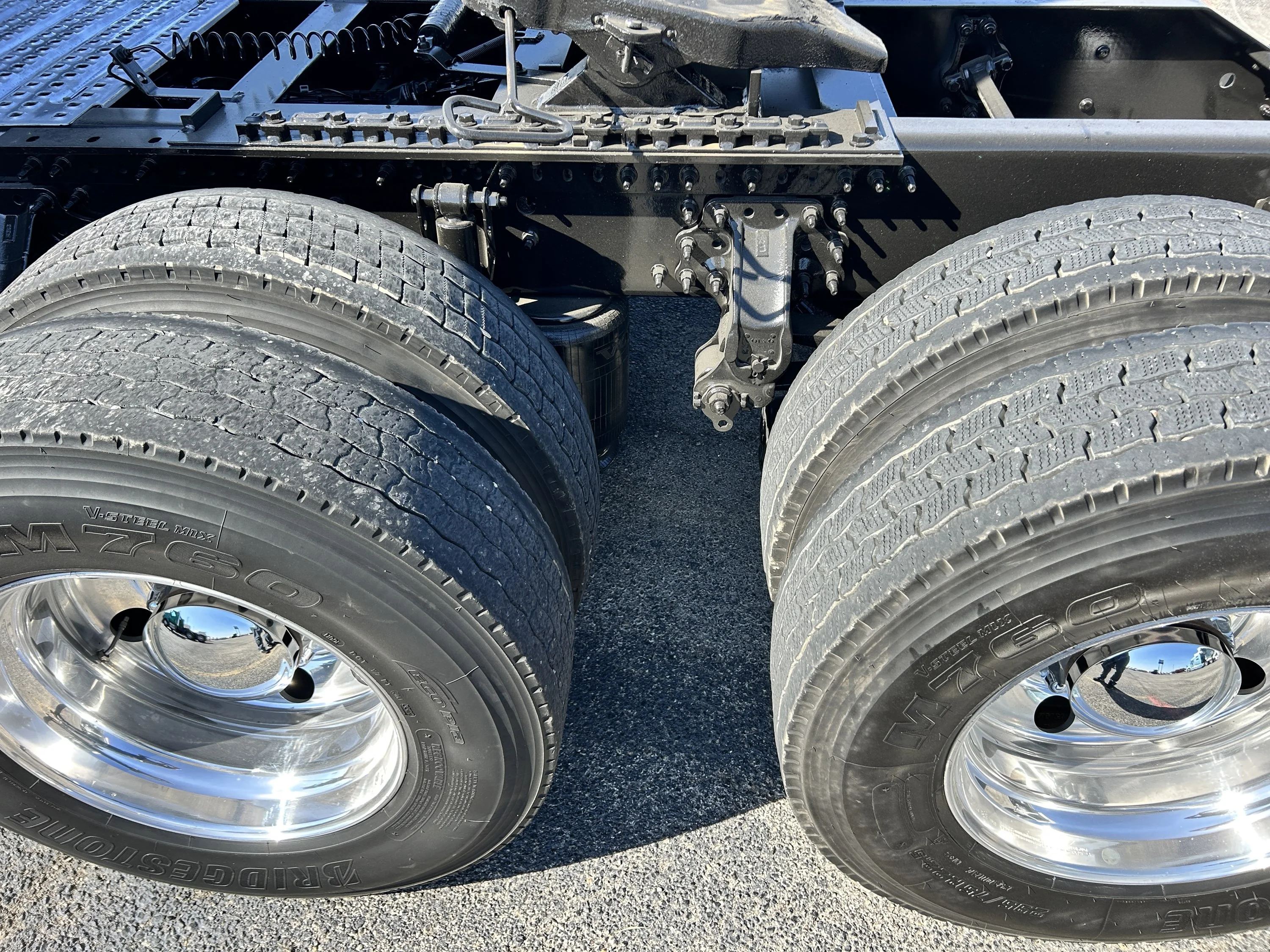 2019 Volvo VNL 860 - image 7