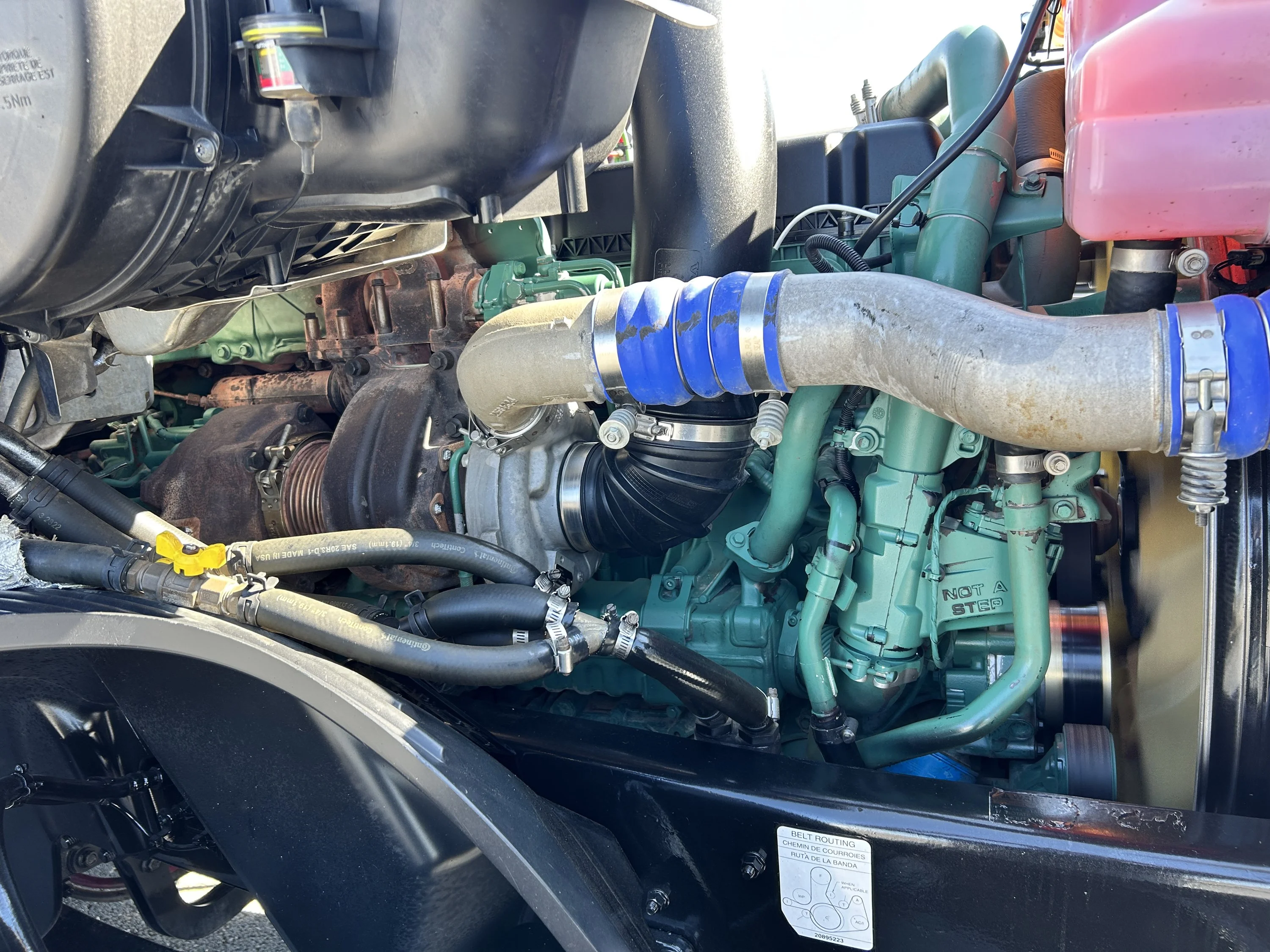 2019 Volvo VNL 860 - image 20