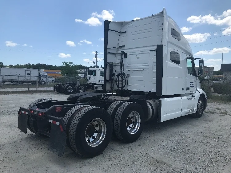2023 Volvo VNL 760 in Melrose Park, IL — photo 7
