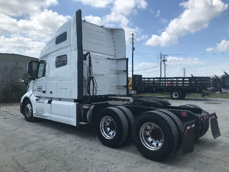 2023 Volvo VNL 760 in Melrose Park, IL — photo 5