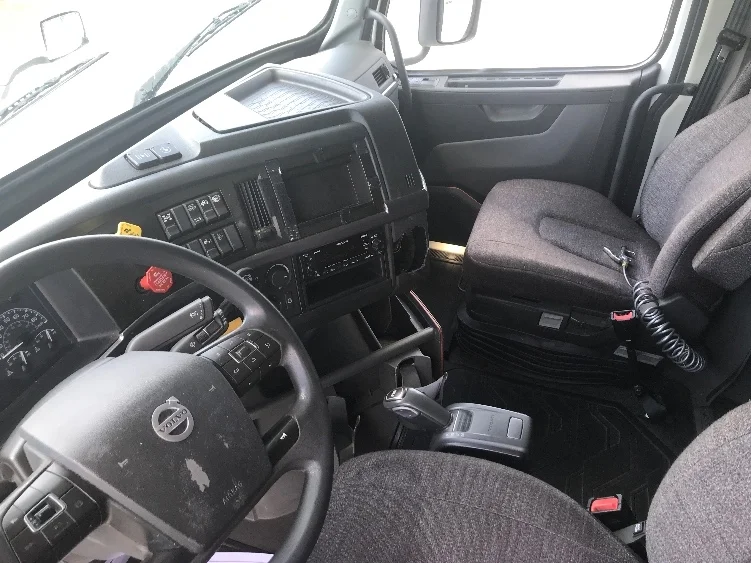 2023 Volvo VNL 760 in Melrose Park, IL — photo 10