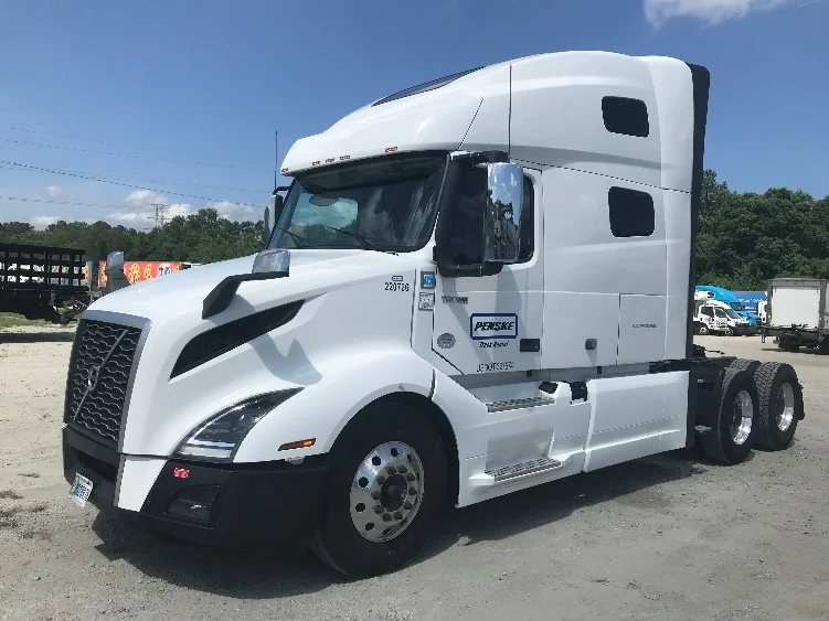 2023 Volvo VNL 760 in Melrose Park, IL — photo 3