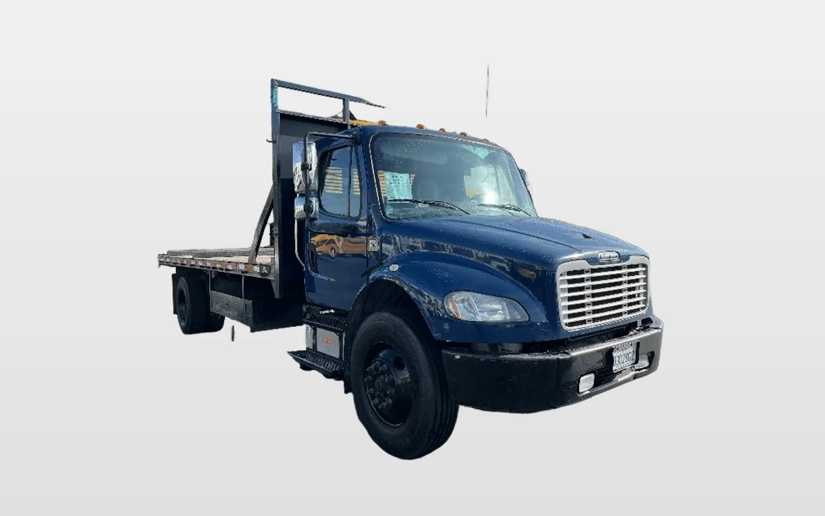 2018 Freightliner M2 106 - image 1