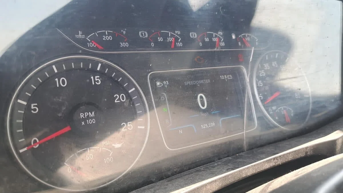 2022 International LT in Altoona, IA — photo 10