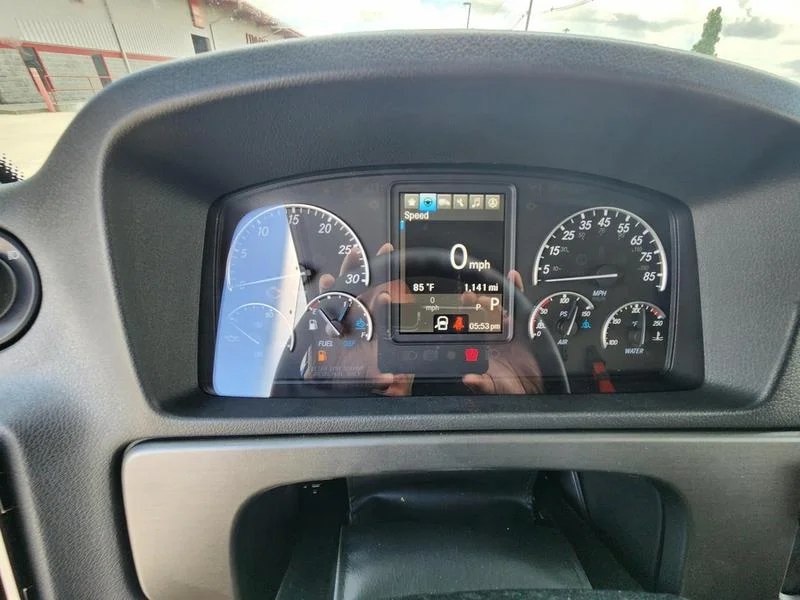2027 Freightliner eM2 in Walton, KY — photo 15