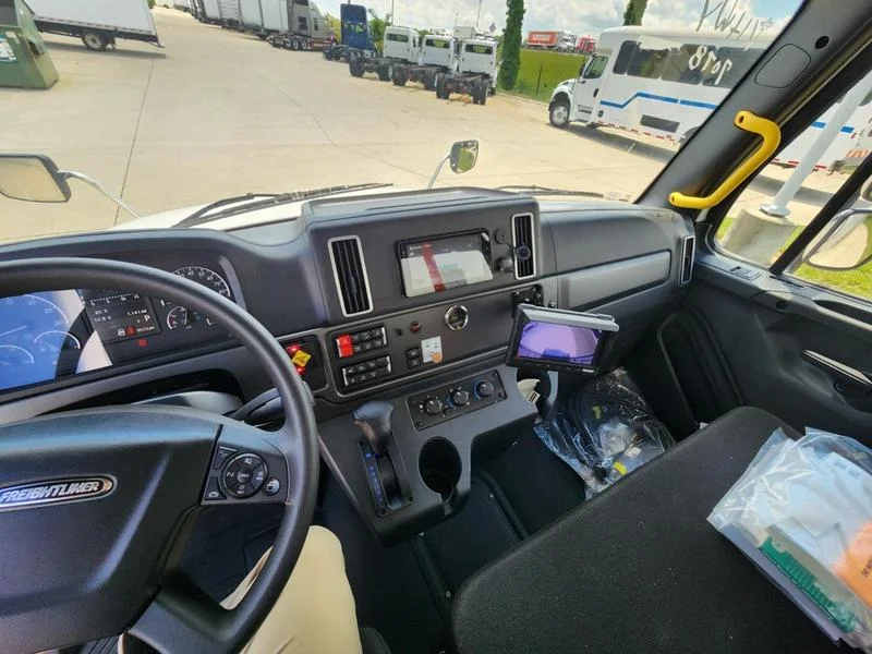 2027 Freightliner eM2 in Walton, KY — photo 14