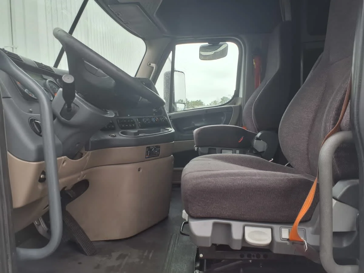 2020 Freightliner Cascadia in Doraville, GA — photo 7