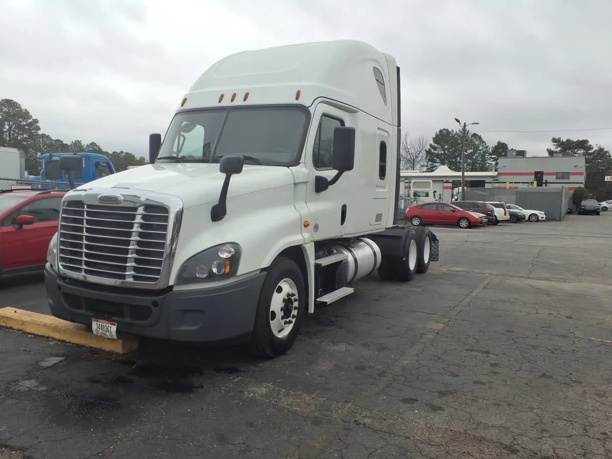 2020 Freightliner Cascadia in Doraville, GA — photo 3