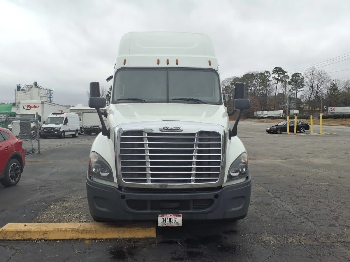 2020 Freightliner Cascadia in Doraville, GA — photo 2