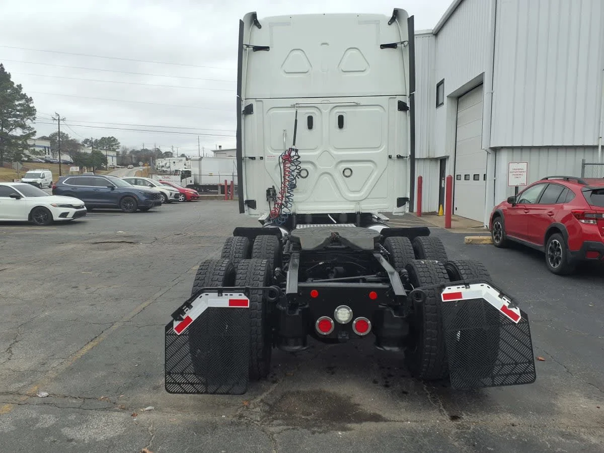 2020 Freightliner Cascadia in Doraville, GA — photo 5