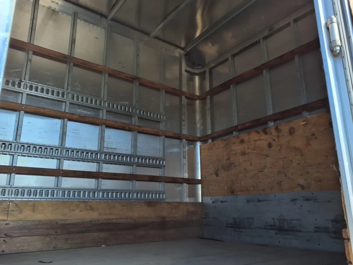 2018 Freightliner M2 106 - image 7