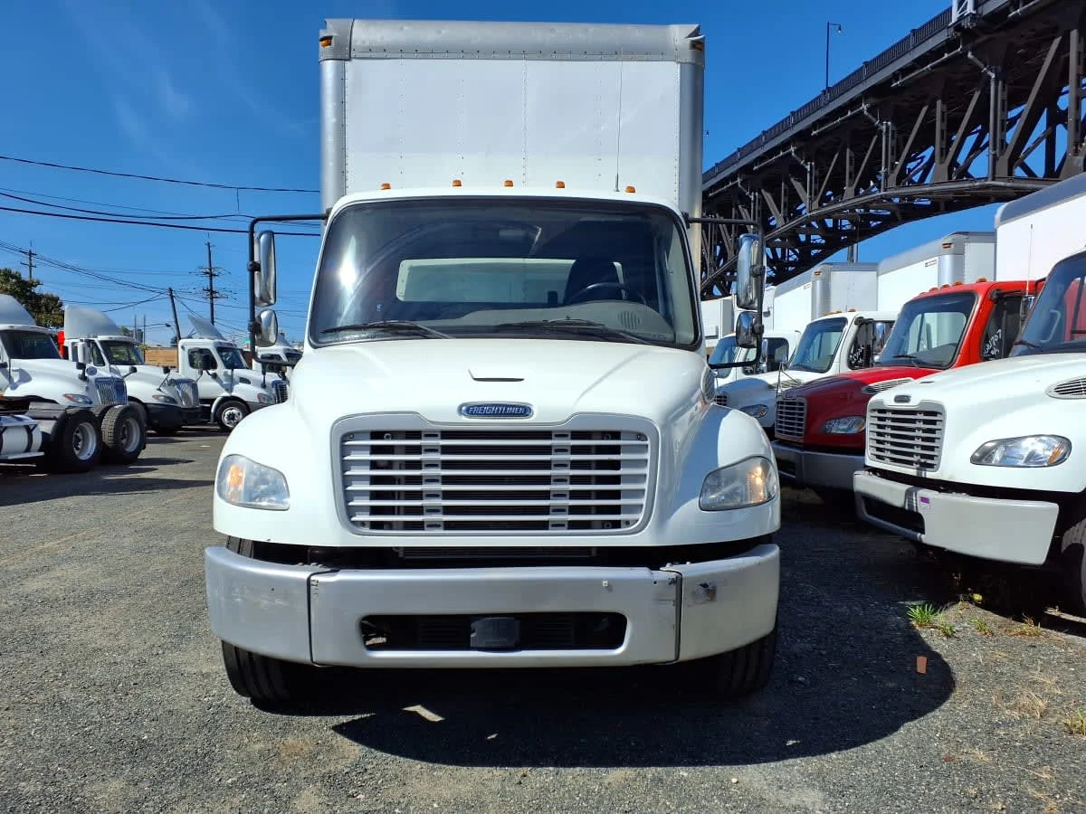 2018 Freightliner M2 106 - image 2