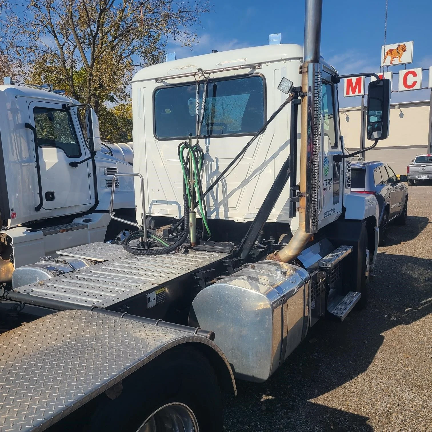 2019 Mack Anthem — photo 3