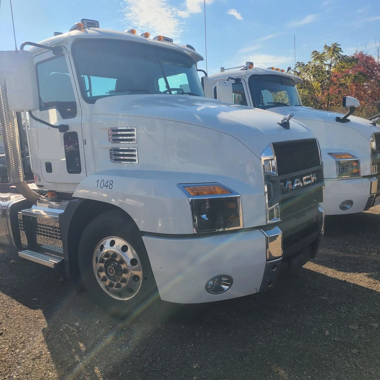 2019 Mack Anthem — photo 2