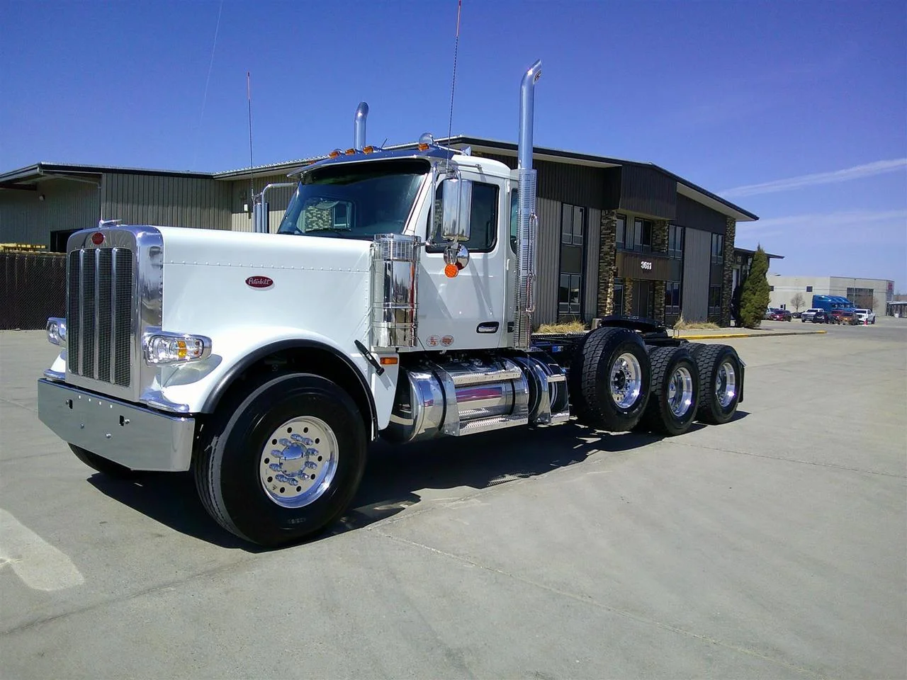 2027 Peterbilt 589 in Fargo, ND — photo 12