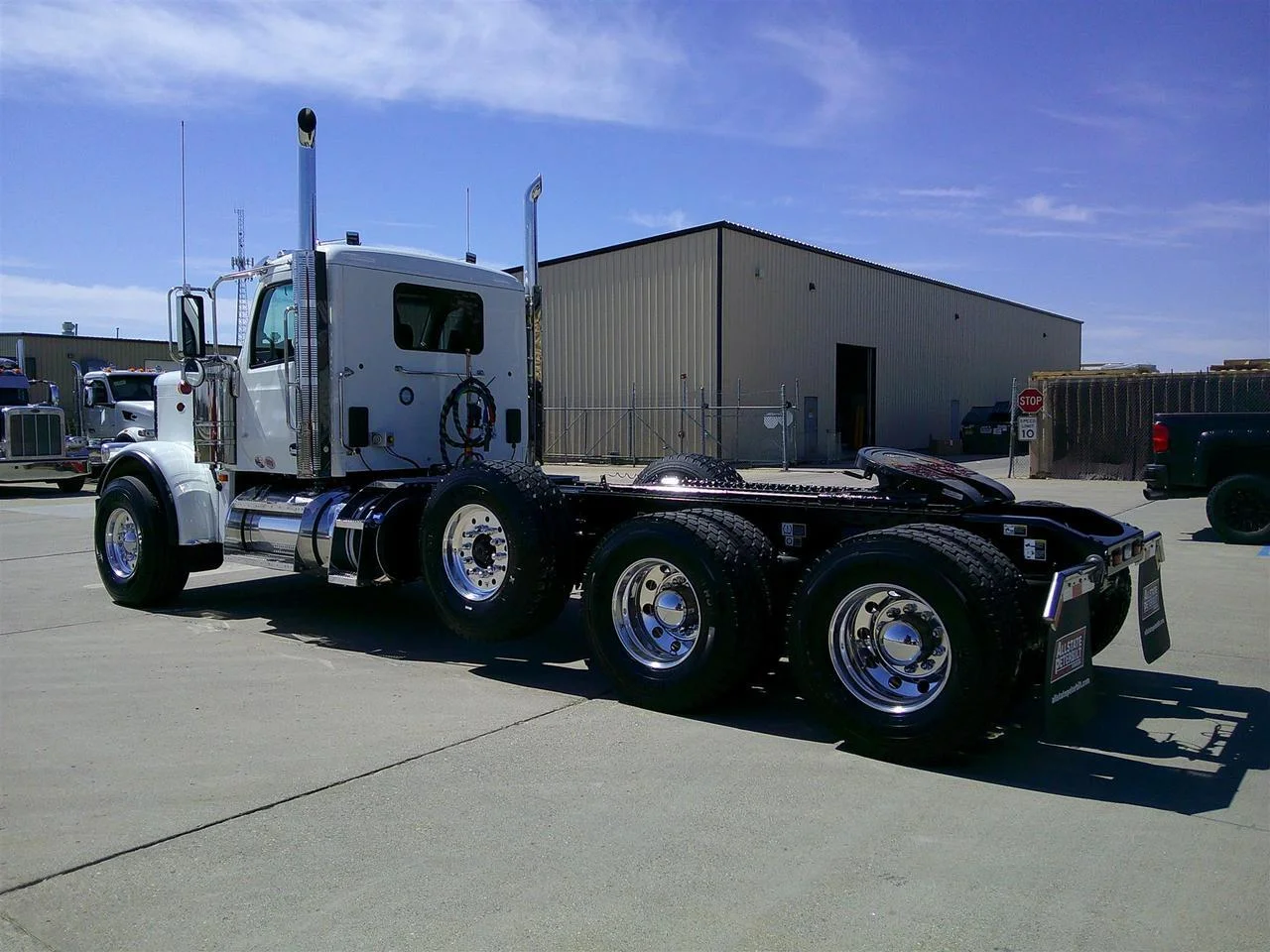 2027 Peterbilt 589 in Fargo, ND — photo 5