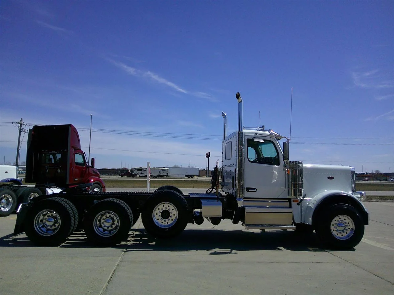 2027 Peterbilt 589 in Fargo, ND — photo 4