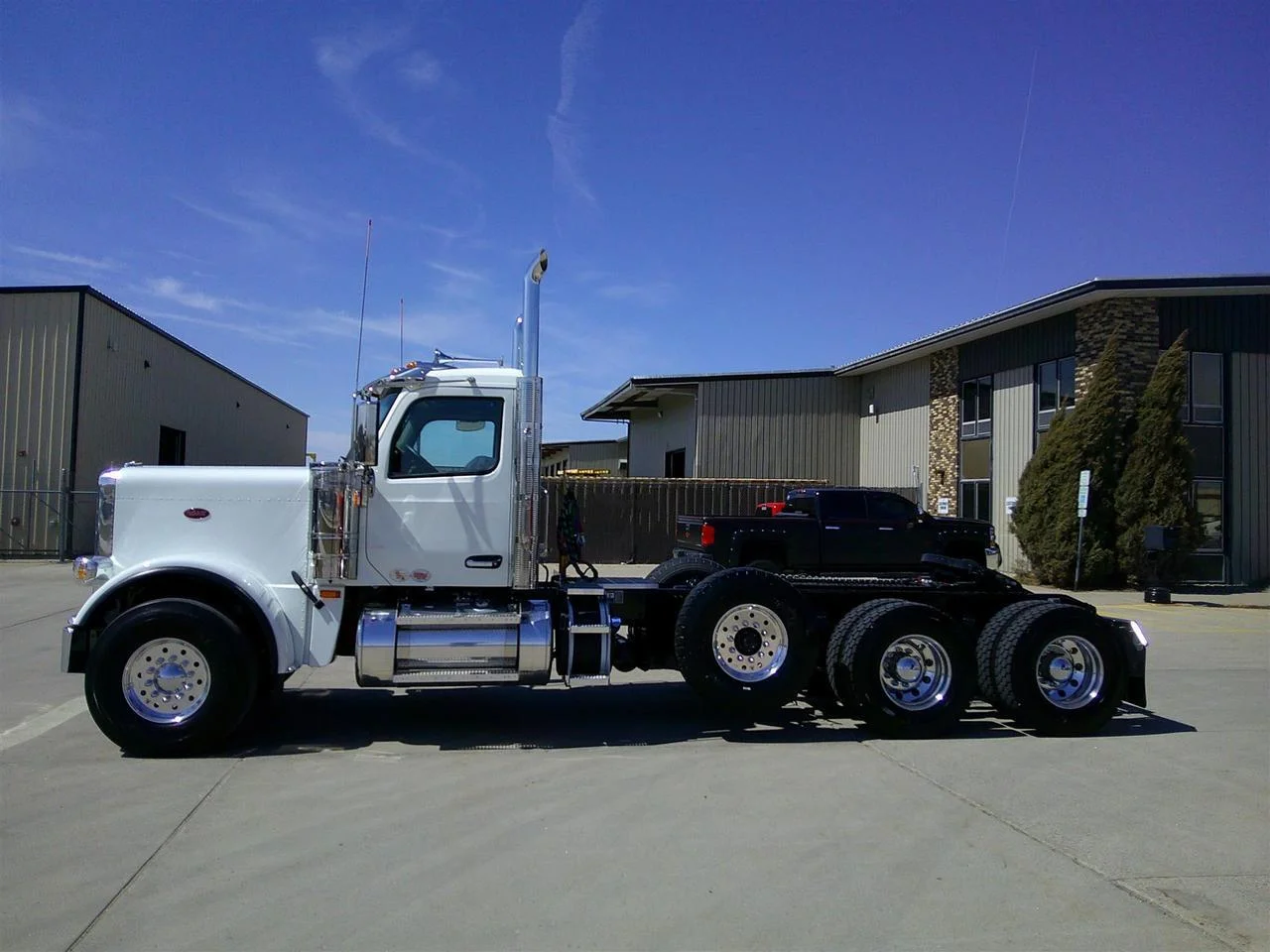 2027 Peterbilt 589 in Fargo, ND — photo 3