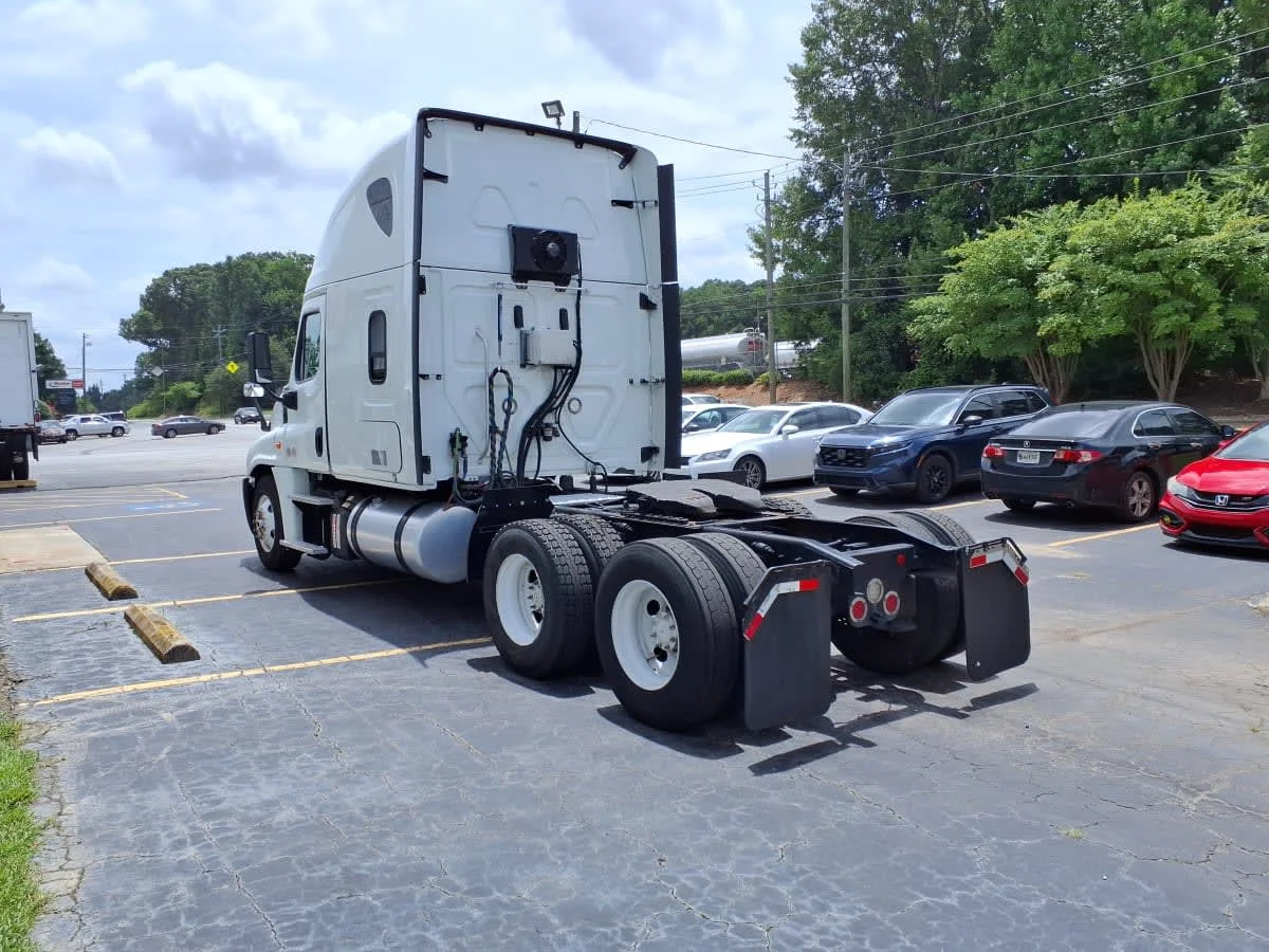 2019 Freightliner Cascadia in Doraville, GA — photo 6