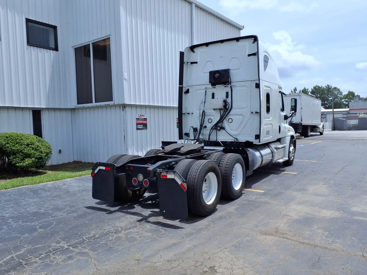 2019 Freightliner Cascadia in Doraville, GA — photo 4