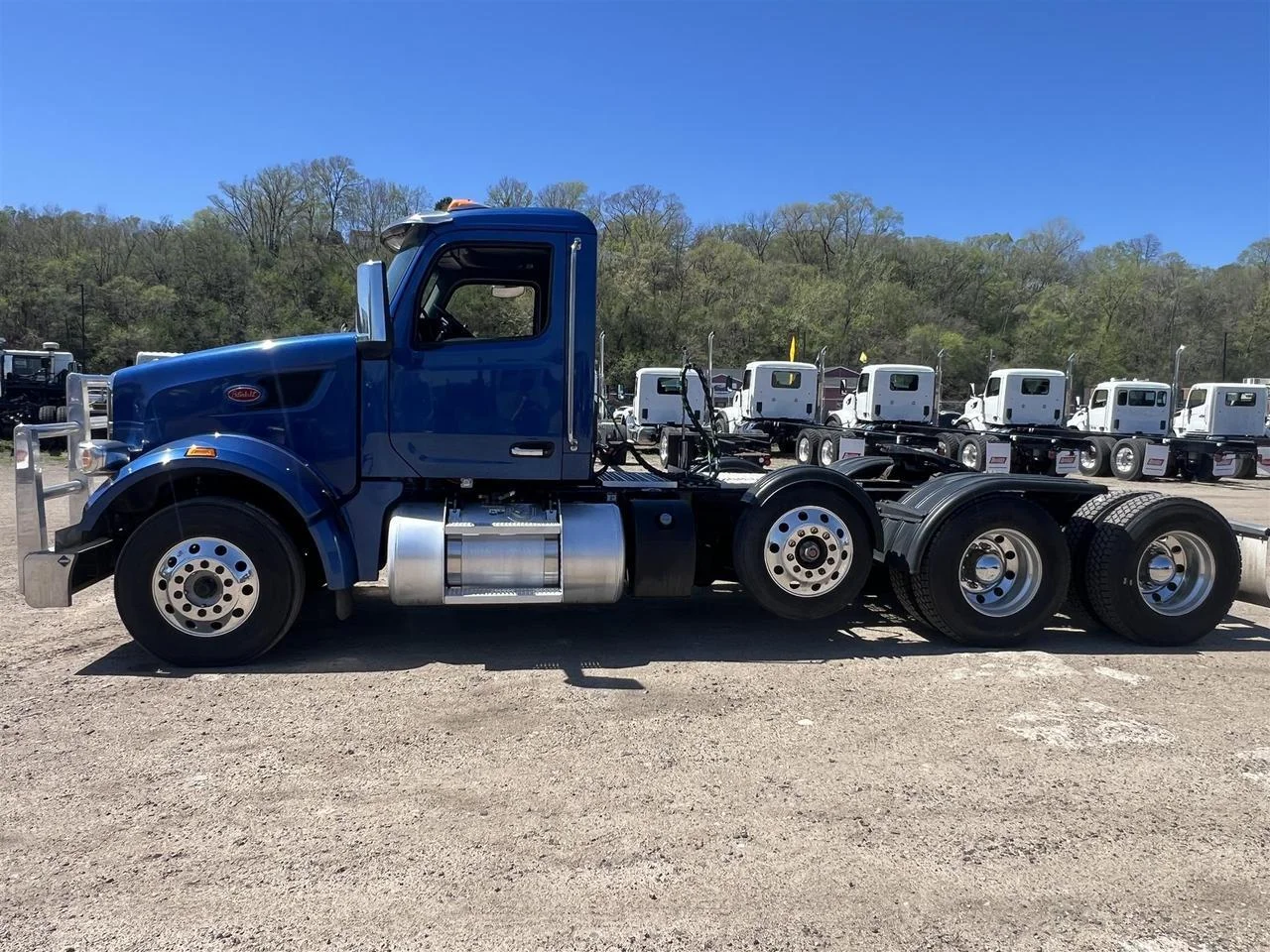 2023 Peterbilt 567 in Rochester, MN — photo 2