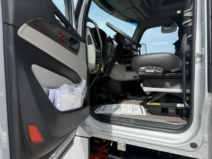 2027 Peterbilt 567 - image 31