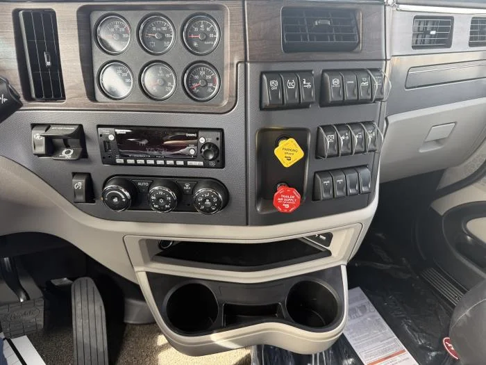 2027 Peterbilt 567 - image 38