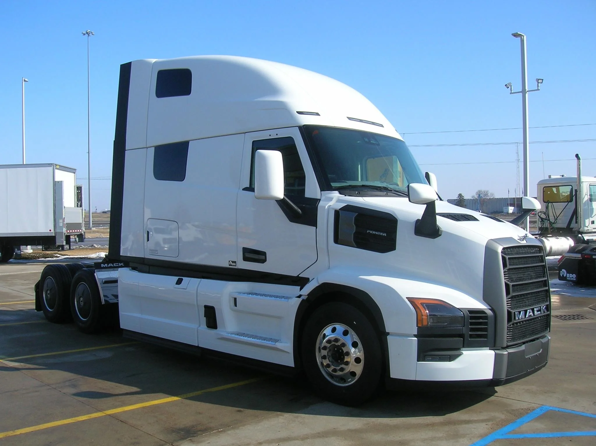 2026 Mack Pioneer — photo 3